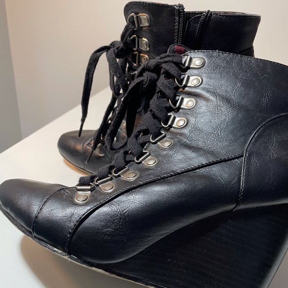 Madden Girl/EUC Vintage Lace Up Ankle Boots Sz 7.5 - Picture 3 of 8